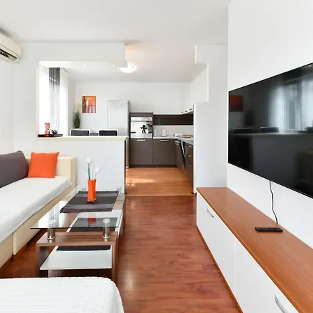 Jewel Apartment *